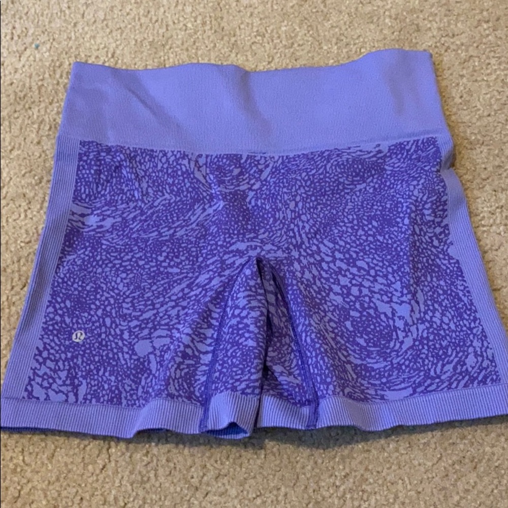 Size 6 lulu lemon bike shorts